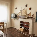 Urban House 호스텔 세투발