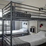 Urban House אכסניה