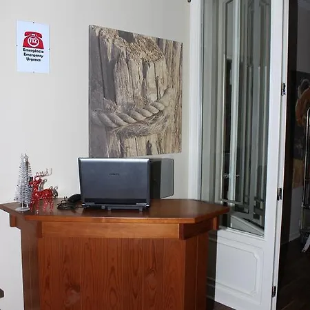 Hostal Urban House *