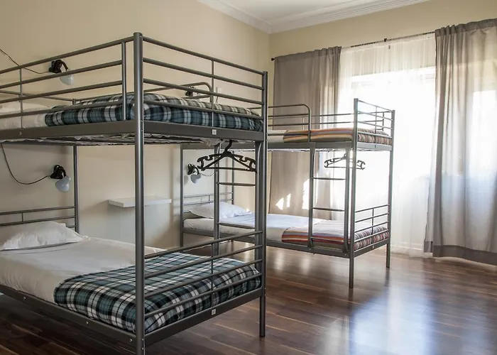 Urban House Hostel *